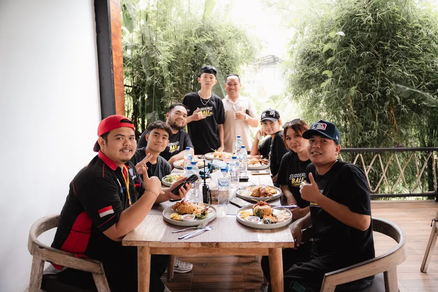 Lunch together on the trip